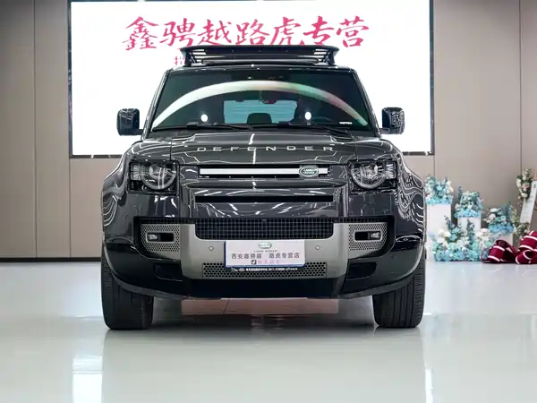 Land Rover Defender 2024