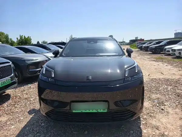 Lynk & Co 08 EM-P 2024