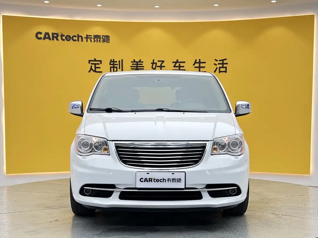 Chrysler Grand Voyager 2017 — фото 2