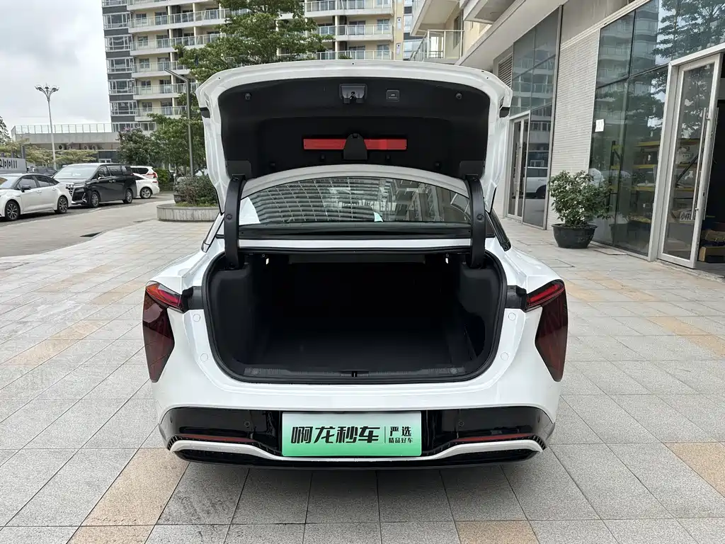 Hongqi EH7 2025 — фото 20