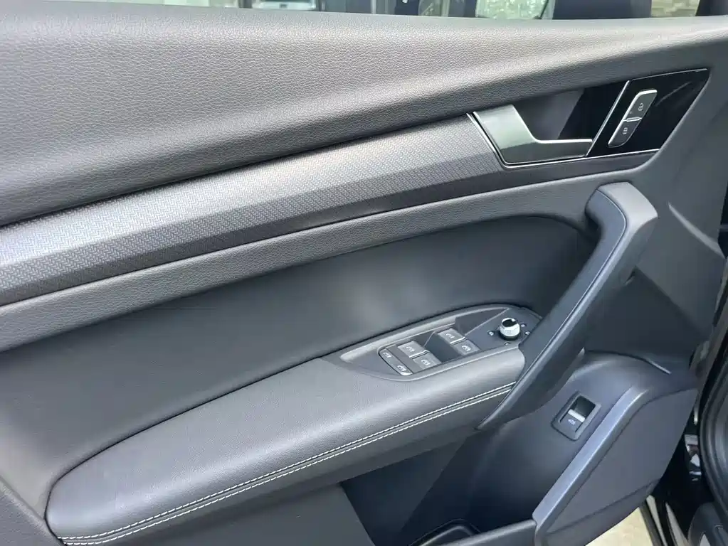 Audi Q5L 2024 — фото 13