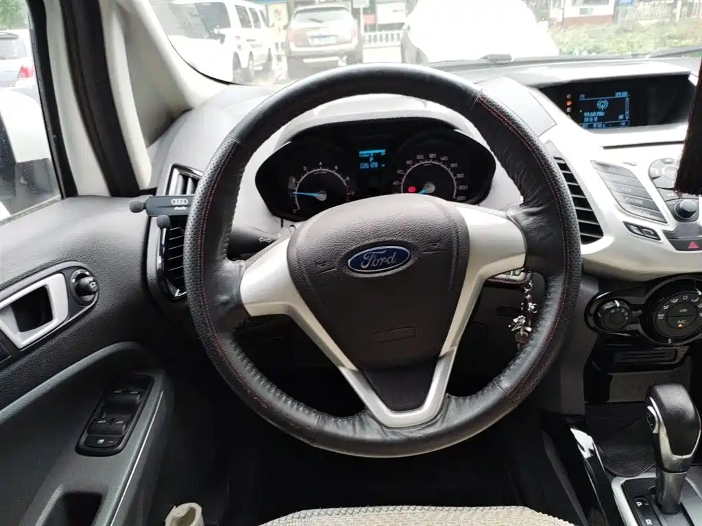 Ford Ecosport 2015 — фото 6