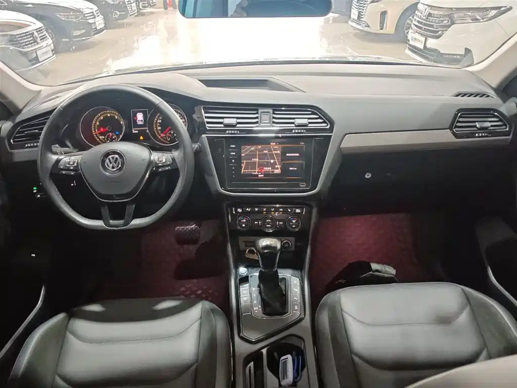 Volkswagen Tiguan L 2020 — фото 10