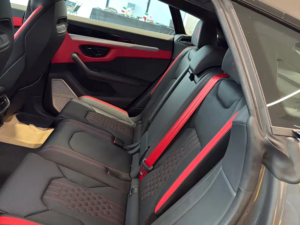 Lamborghini Urus SE — фото 9