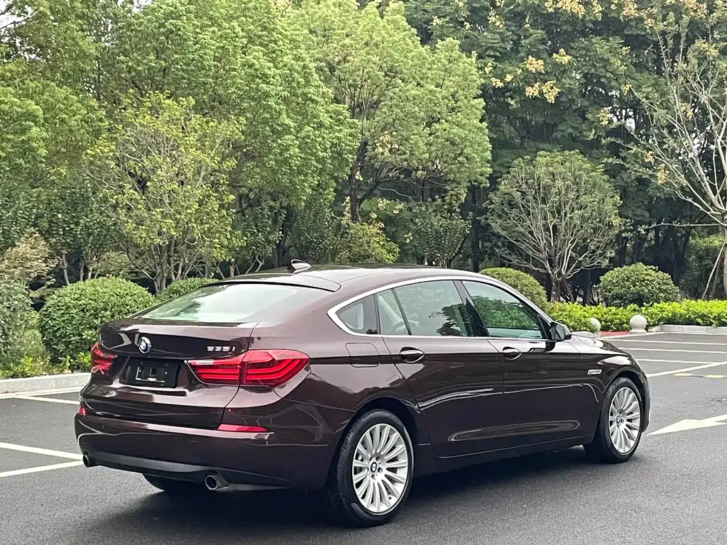 BMW 5 Series GT 2014 — фото 15