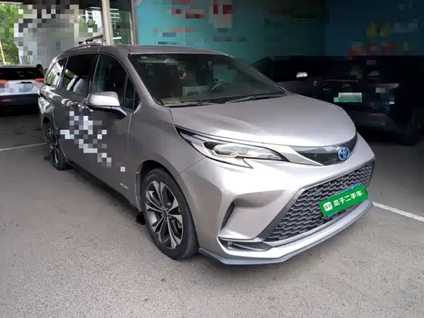 Toyota Granvia 2023