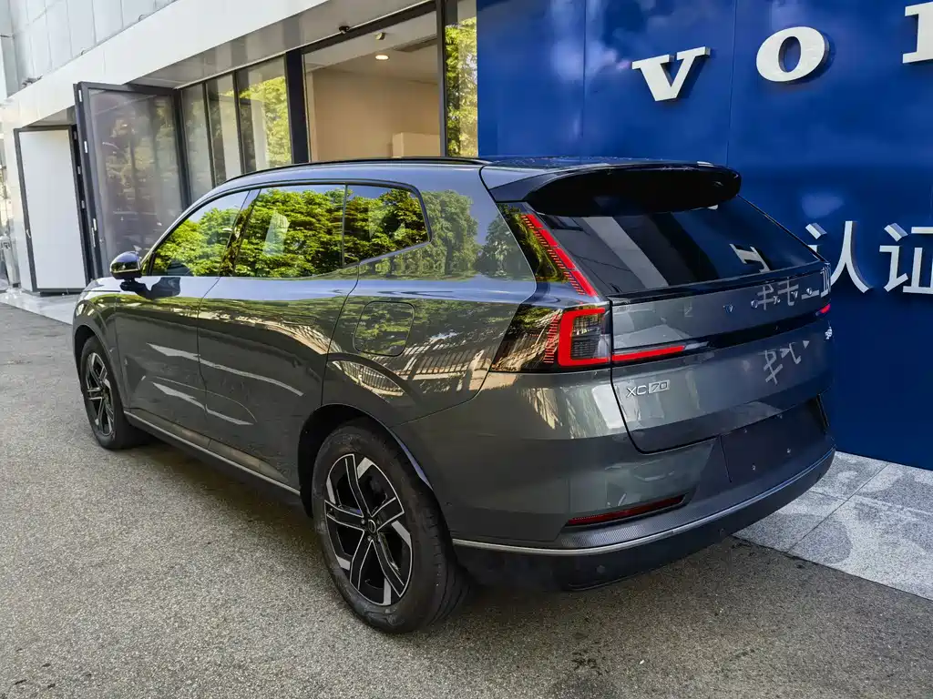 Volvo XC70 Plug-In Hybrid 2025 — фото 5