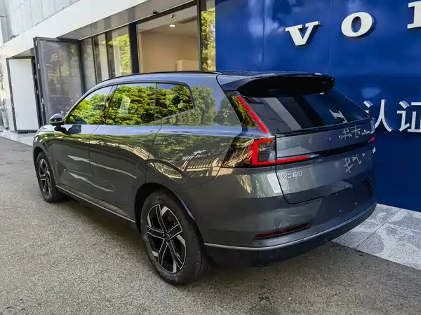 Volvo XC70 Plug-In Hybrid 2025