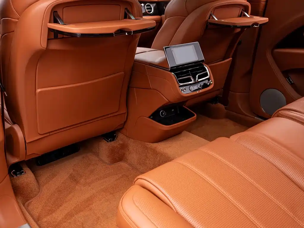 Bentley Bentayga 2023 — фото 14