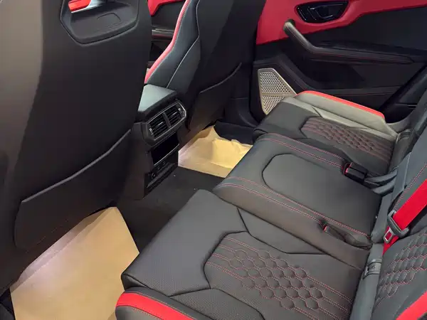 Lamborghini Urus SE 2025