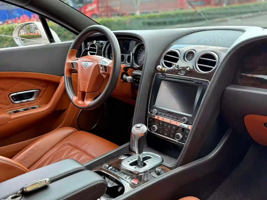 Bentley Continental 2012 — фото 19