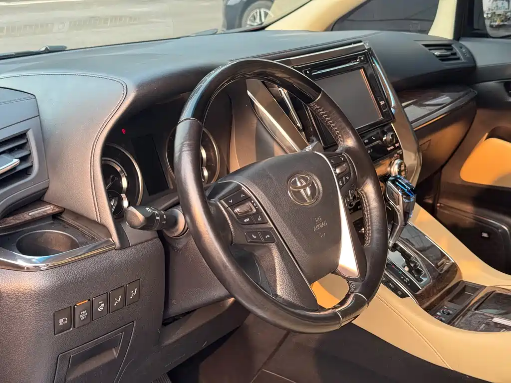 Toyota Alphard 2020 — фото 11