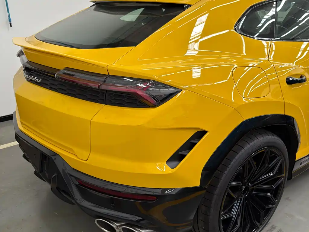Lamborghini Urus SE — фото 10