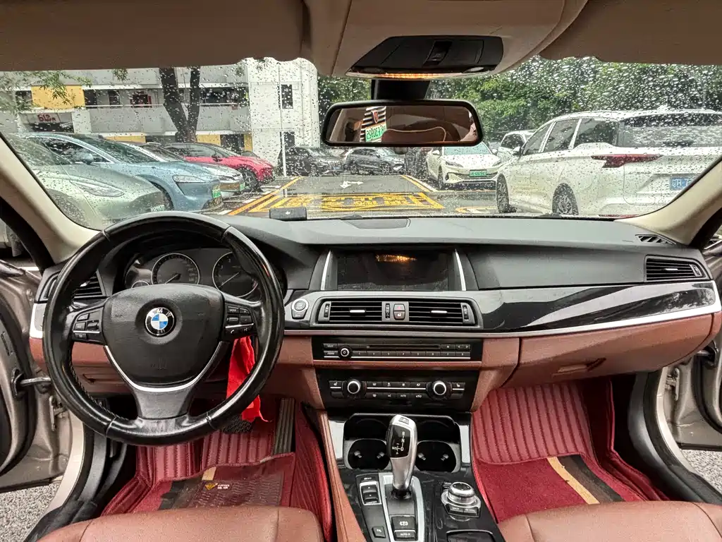 BMW 5 Series 2017 — фото 13