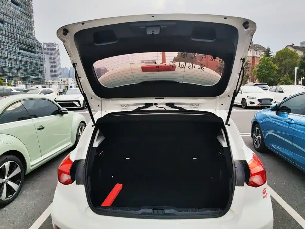Ford Focus 2021 — фото 15