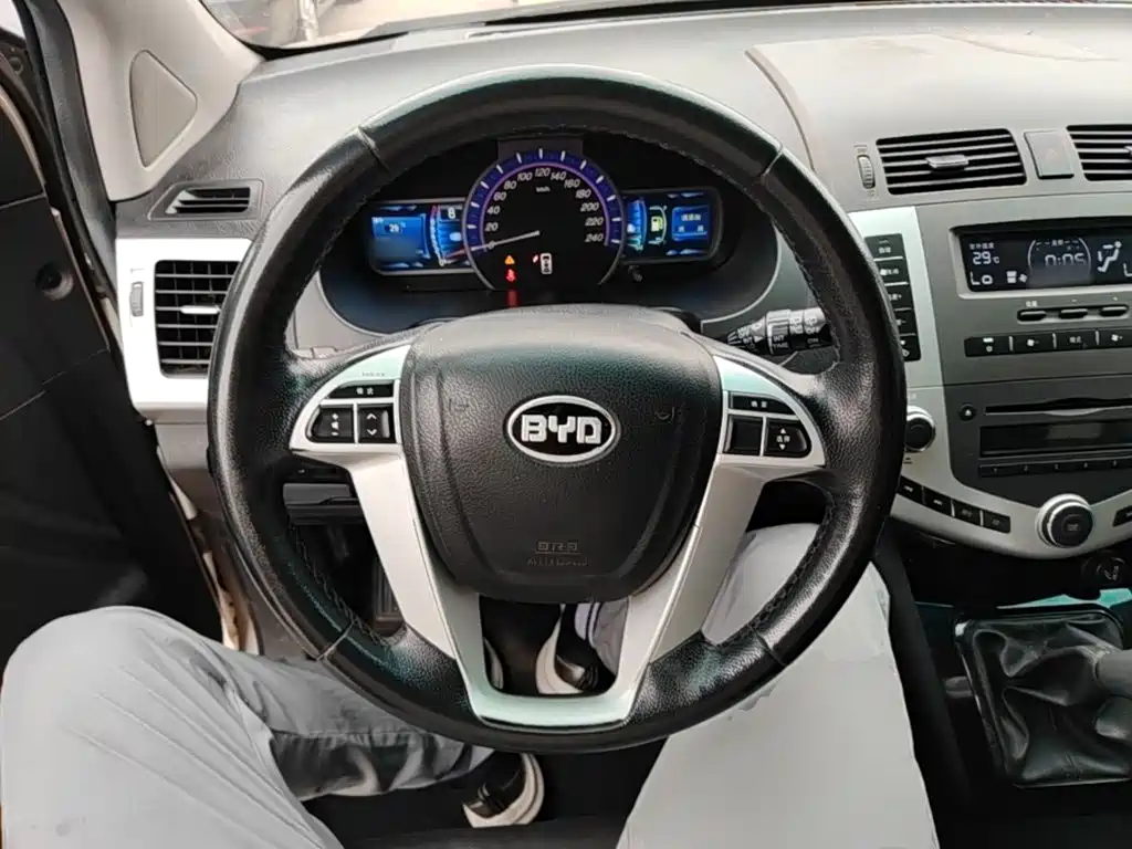 BYD S6 2015 — фото 11