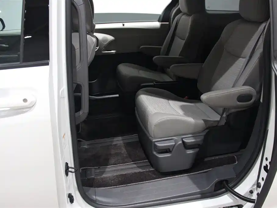 Toyota Sienna 2025 — фото 11