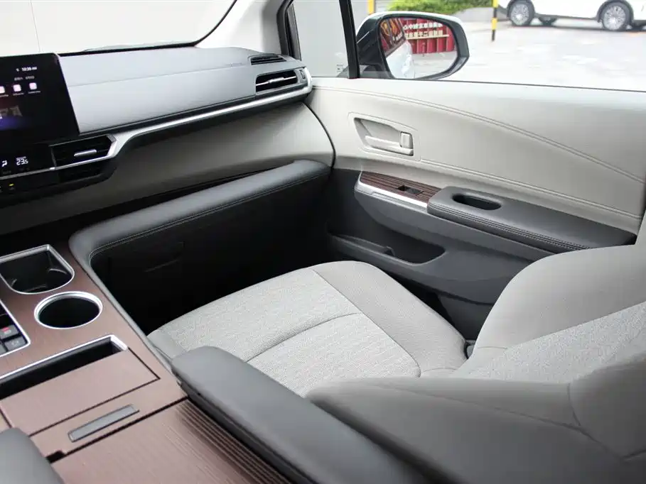 Toyota Sienna 2025 — фото 14