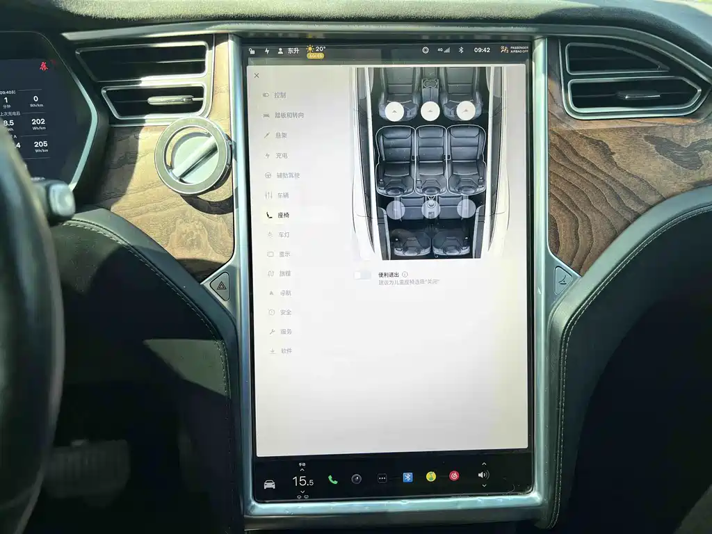 Tesla Model X 2017 — фото 31