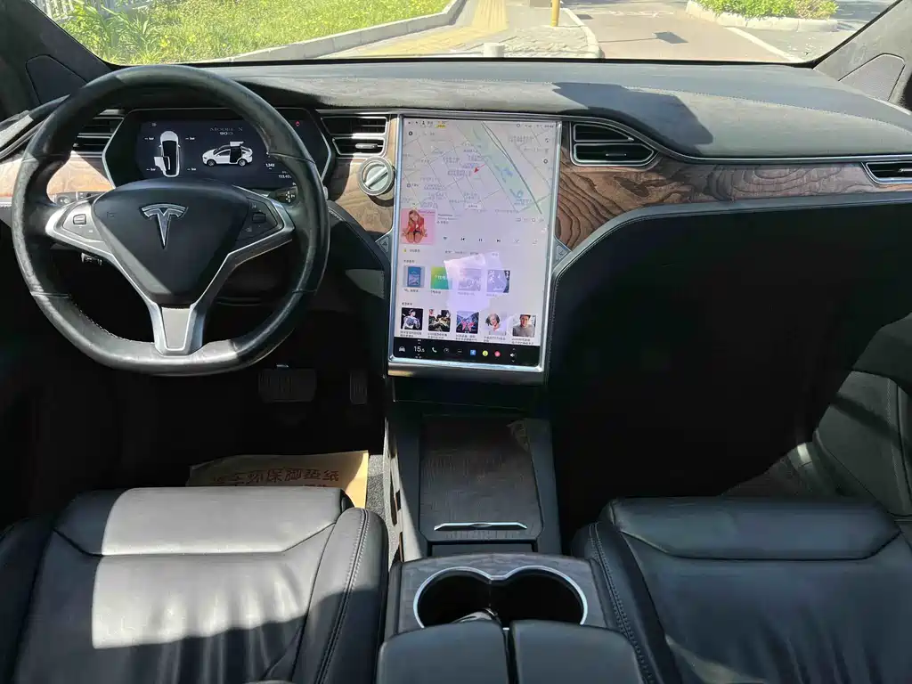 Tesla Model X 2017 — фото 25