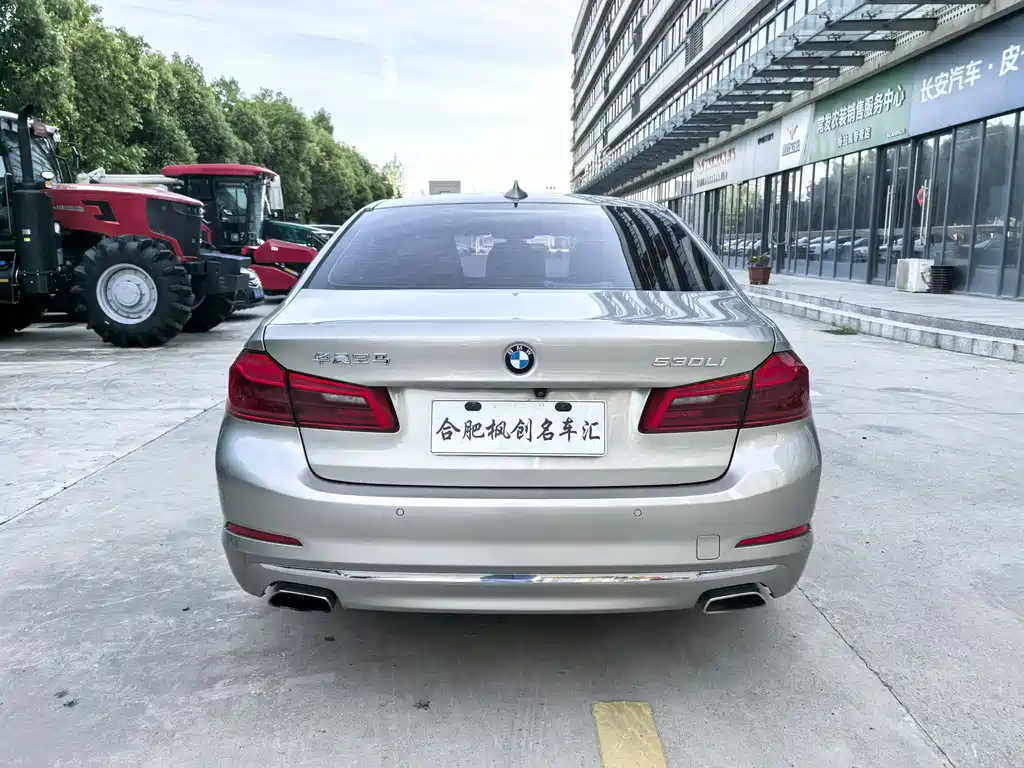 BMW 5 Series 2018 — фото 9