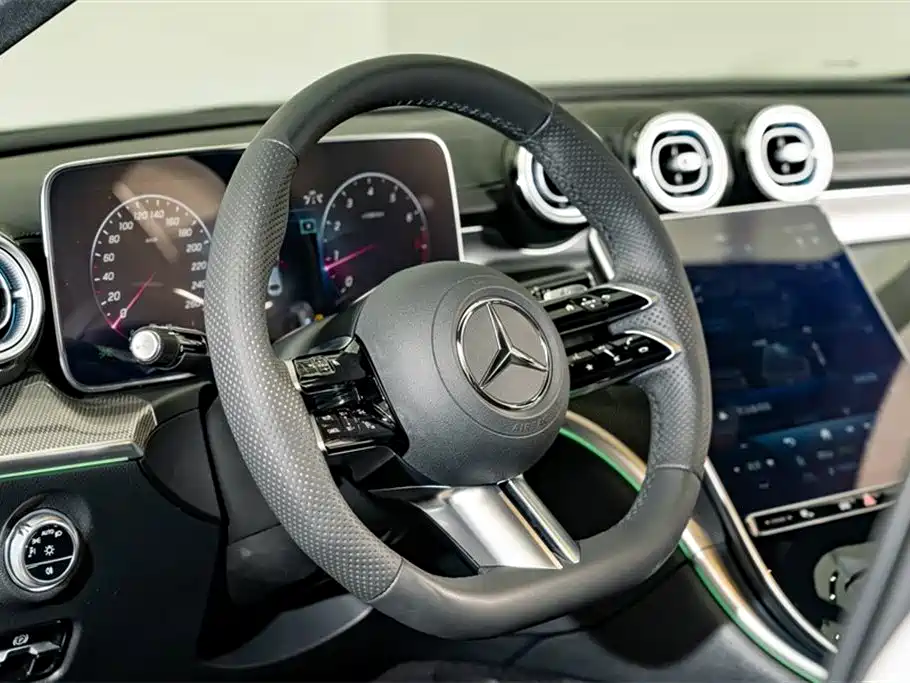 Mercedes-Benz C-Class 2024 — фото 11
