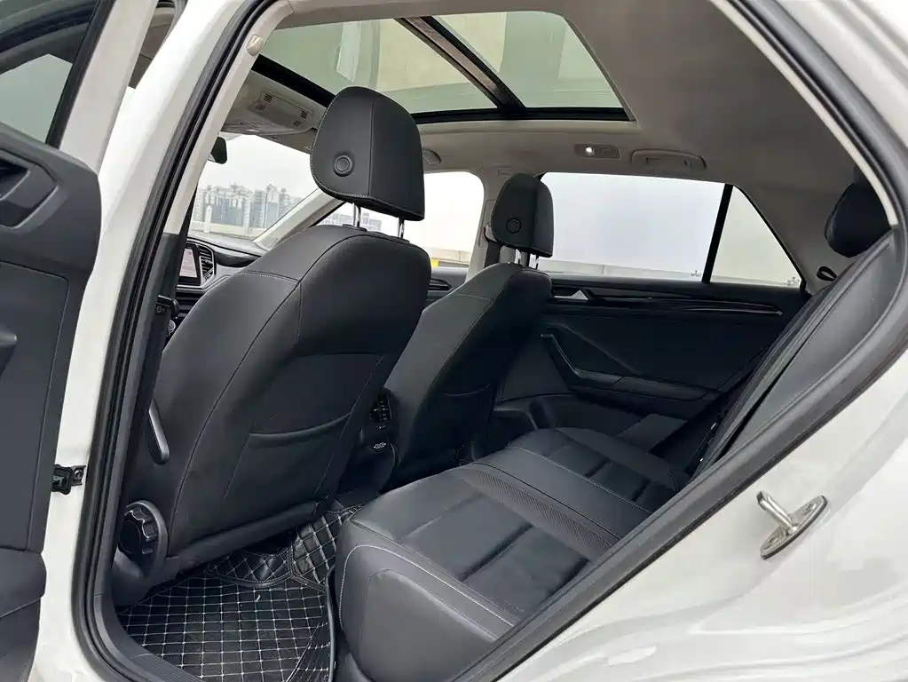 Volkswagen T-Roc 2022 — фото 4