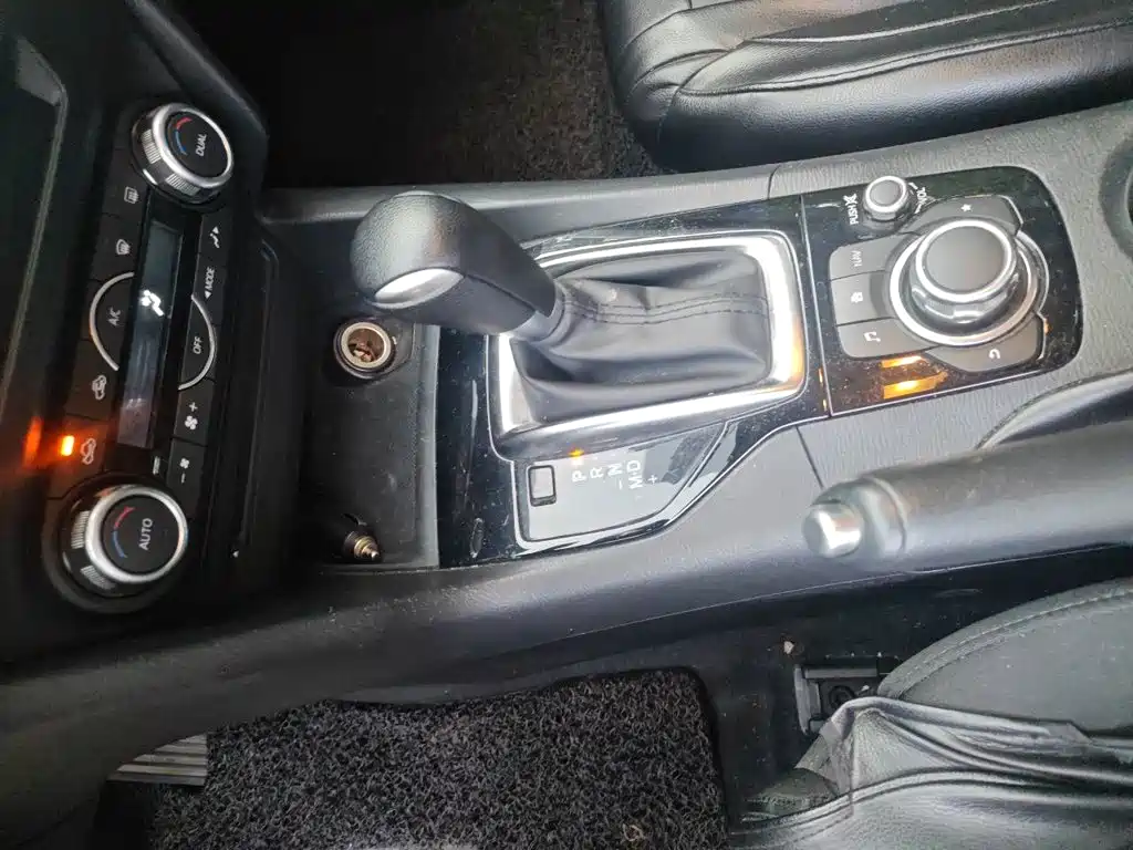 Mazda 3 Axela 2016