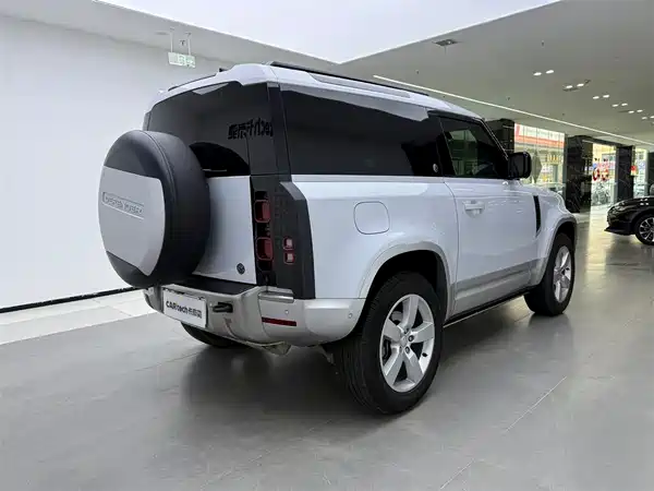 Land Rover Defender 2022