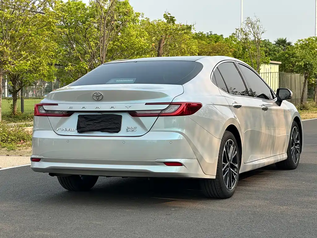 Toyota Camry 2024 — фото 6