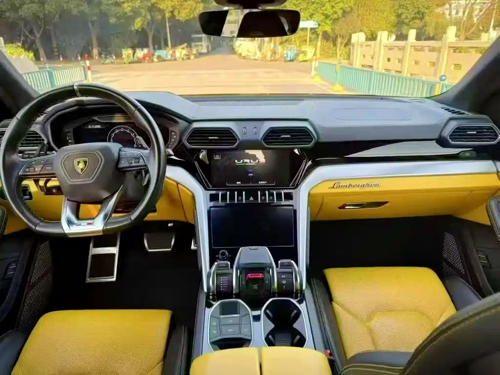 Lamborghini Urus 2019 — фото 5
