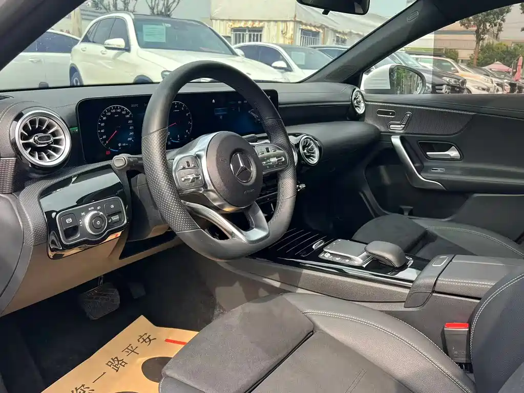 Mercedes-Benz A-Class 2023 — фото 15