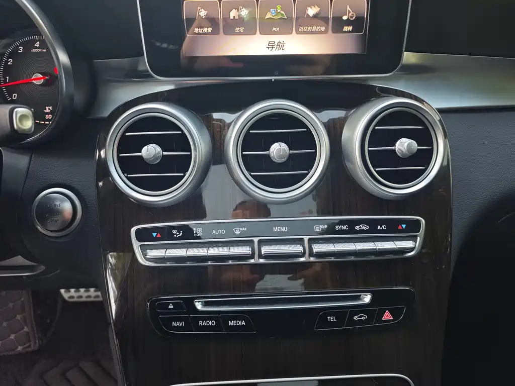 Mercedes-Benz GLC 2018 — фото 15