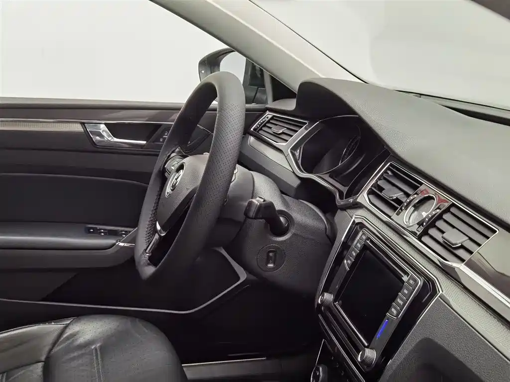 Volkswagen Passat 2018 — фото 22