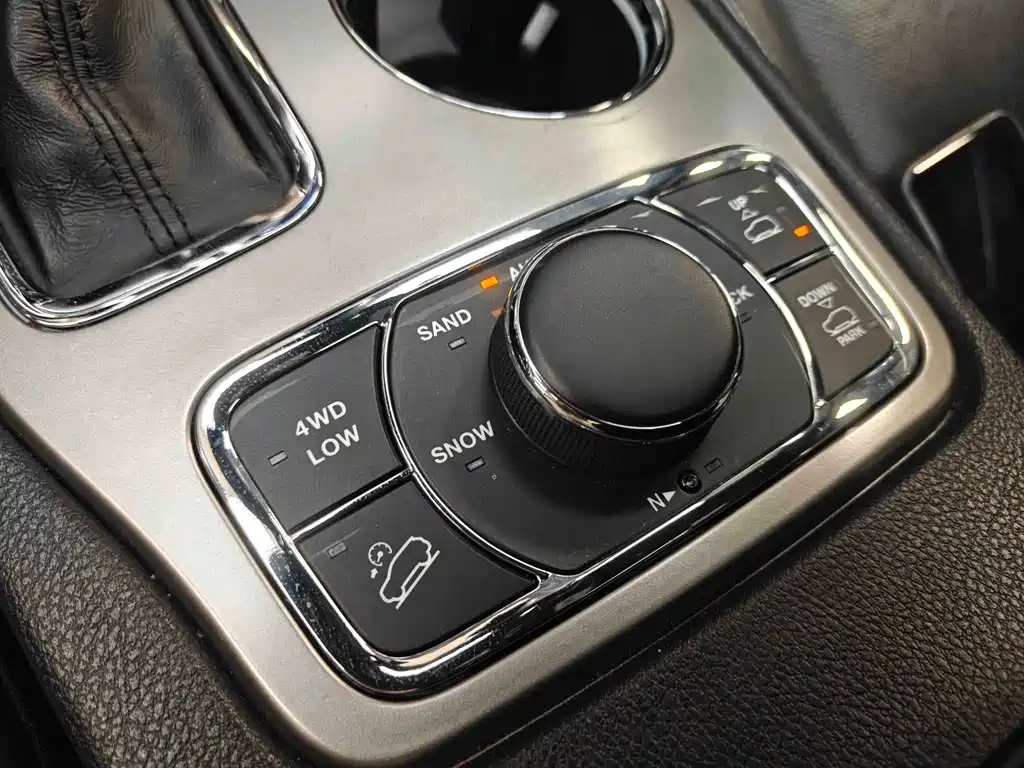 Jeep Grand Cherokee 2020 — фото 11
