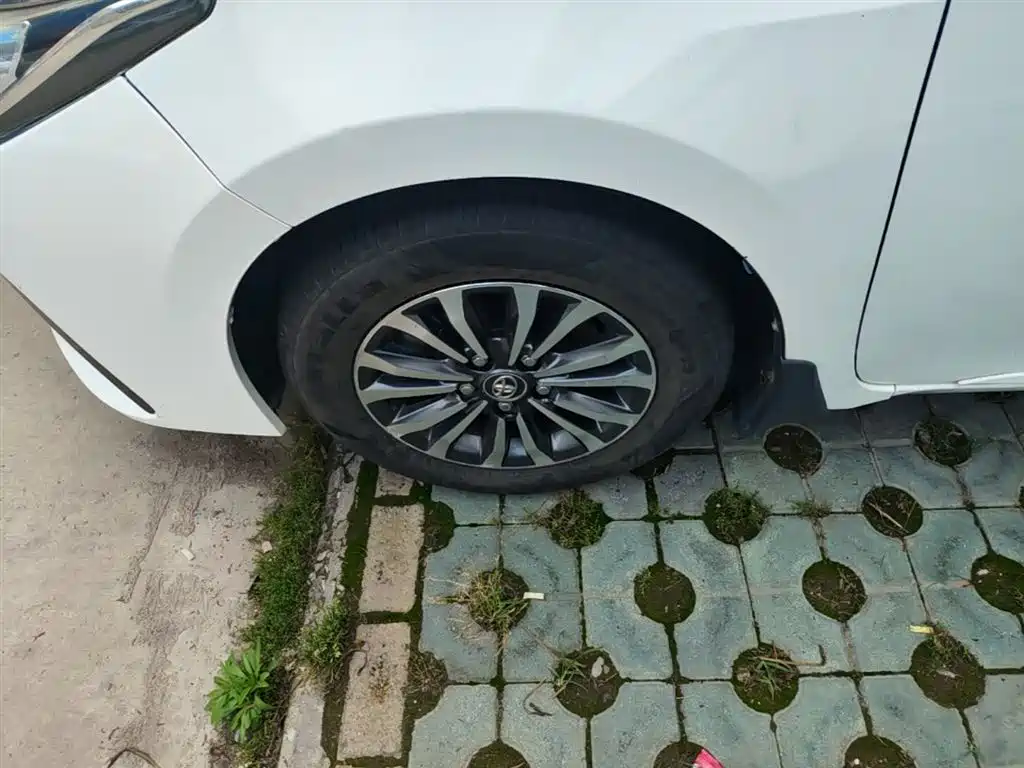 Toyota Corolla 2018 — фото 23