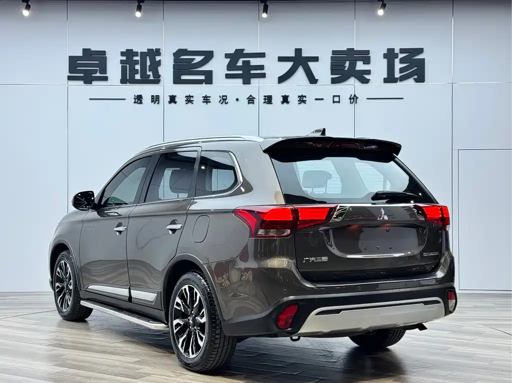Mitsubishi Outlander 2018 — фото 5