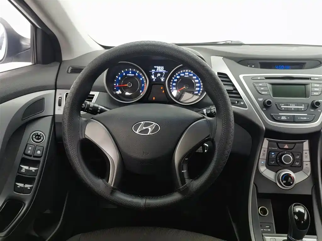 Hyundai Elantra Langdong 2016 — фото 11