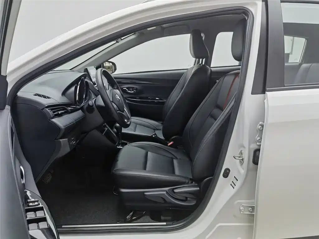 Toyota Yaris L 2022 — фото 10