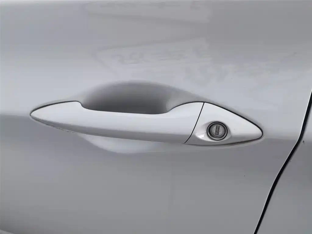 Hyundai Elantra Langdong 2016 — фото 18