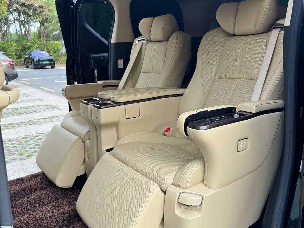 Toyota Alphard 2021 — фото 18
