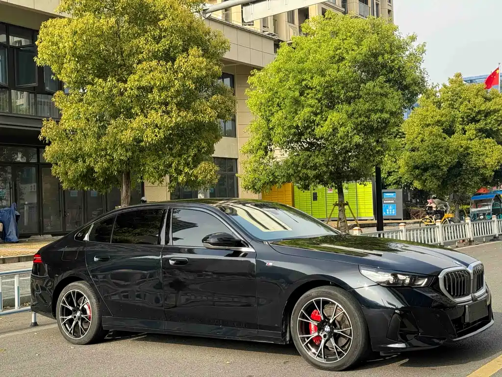 BMW 5 Series 2025