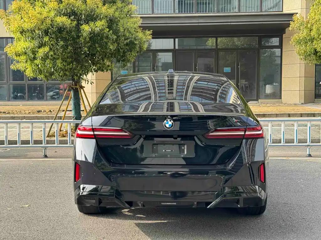 BMW 5 Series 2025