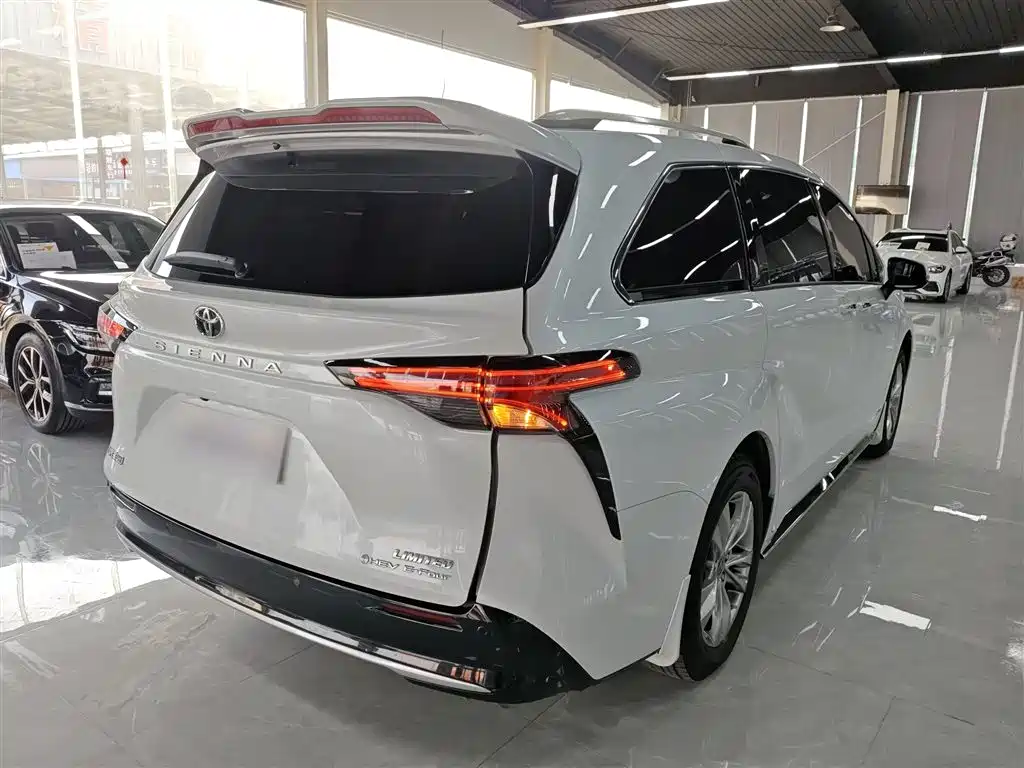 Toyota Sienna 2024 — фото 7