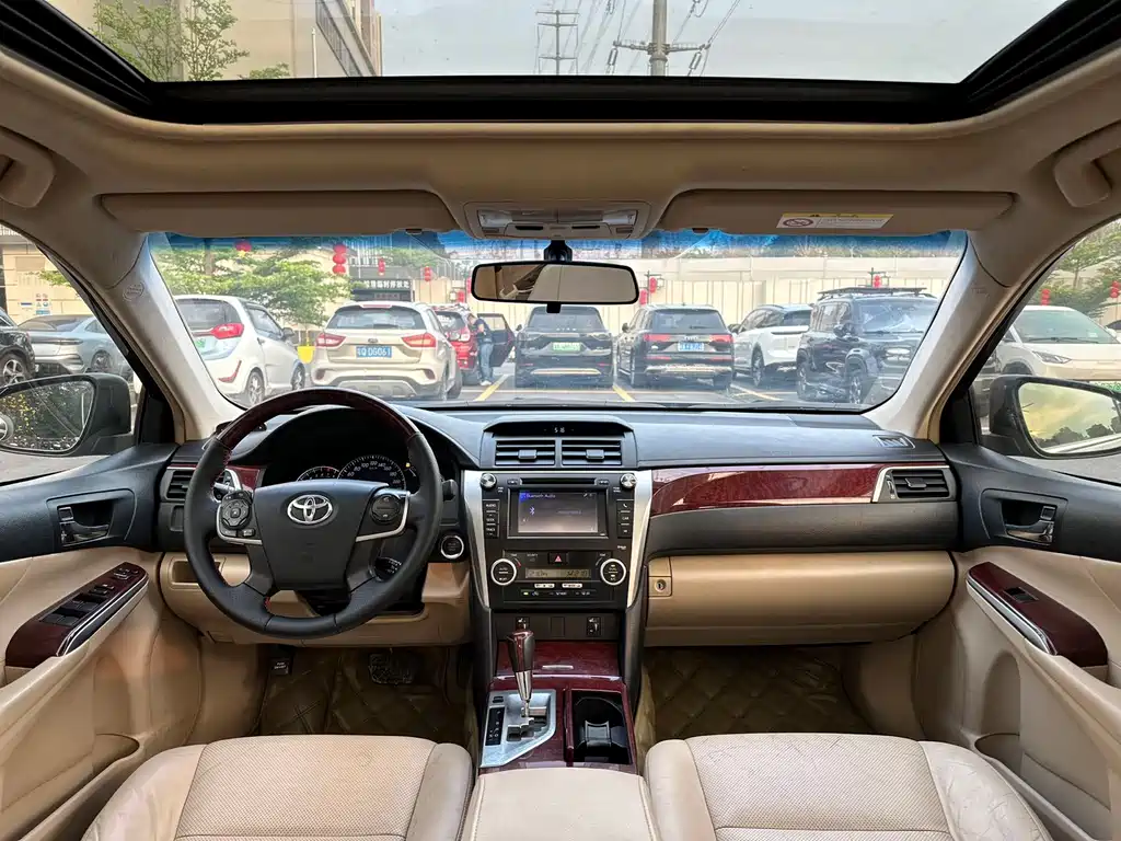 Toyota Camry 2013 — фото 10