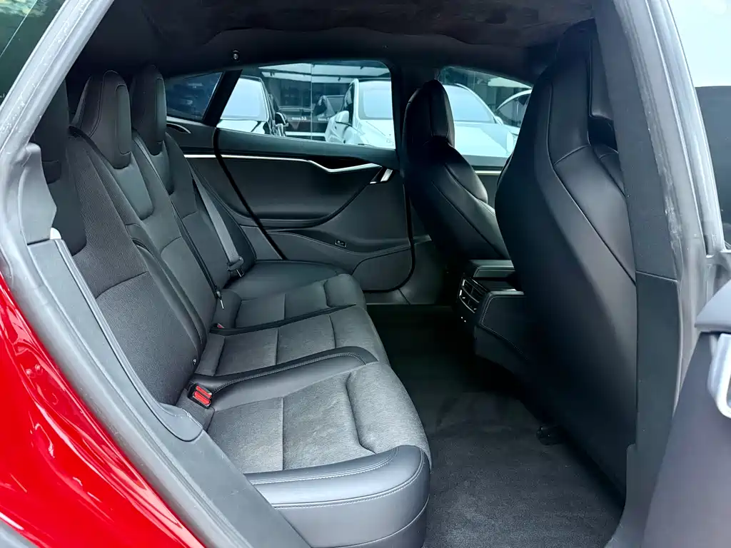 Tesla Model S 2018 — фото 12