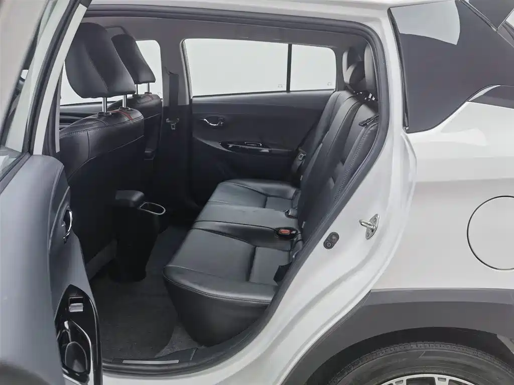 Toyota Yaris L 2022 — фото 15