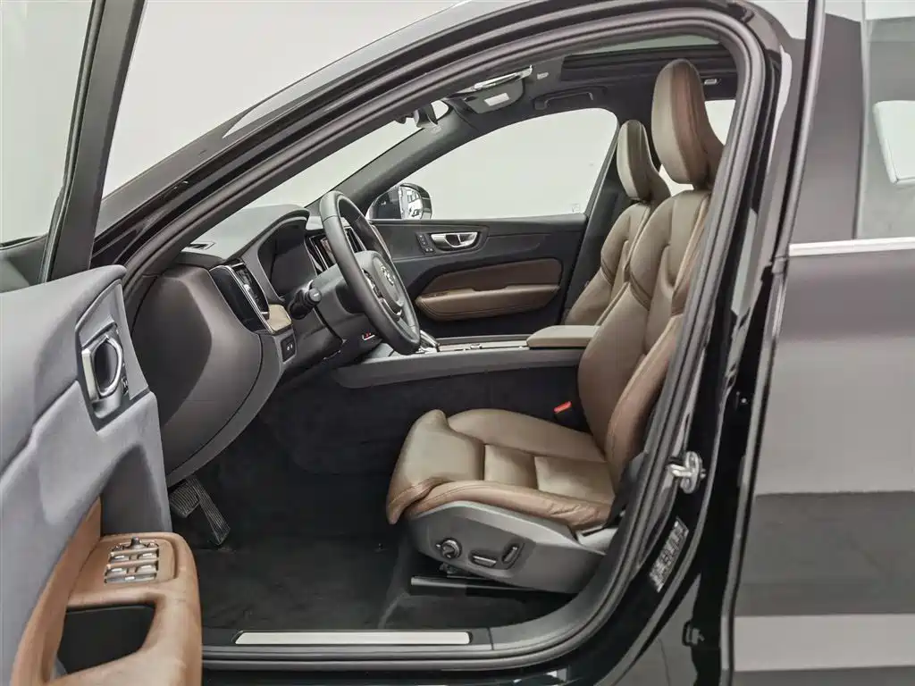Volvo XC60 PHEV 2024 — фото 10