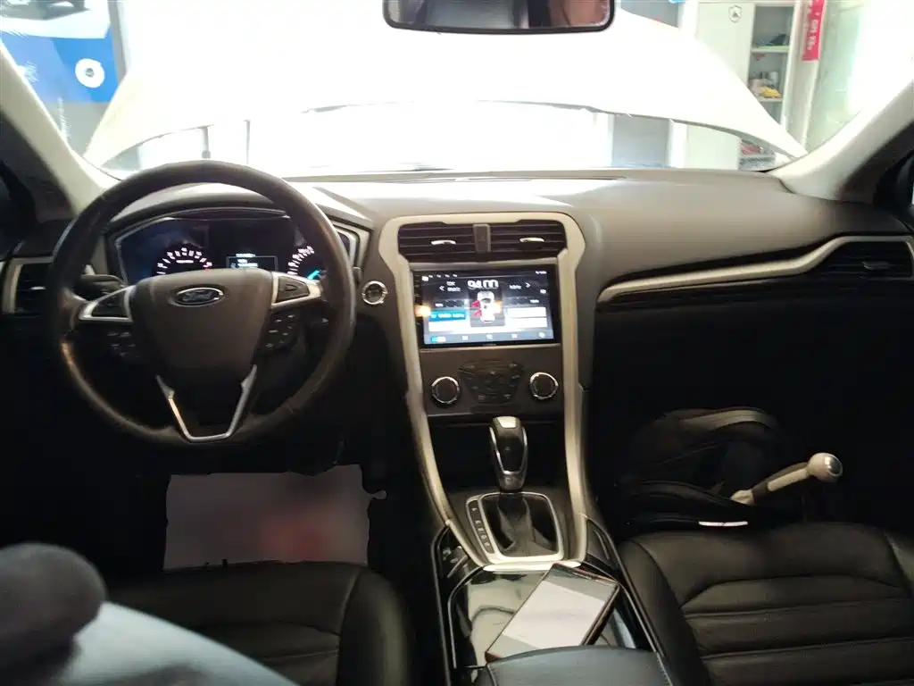 Ford Mondeo 2015 — фото 10