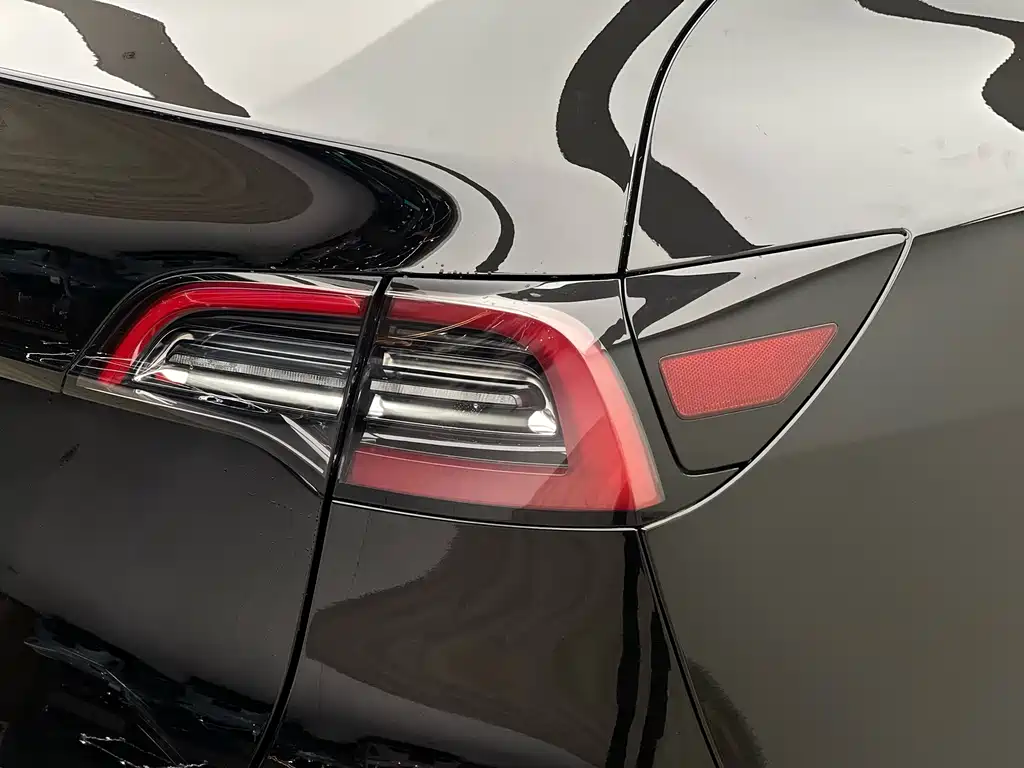 Tesla Model Y 2023 — фото 7